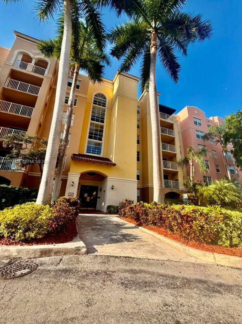 19701 E Country Club Dr , Unit 5605, Aventura, FL 33180 Photo