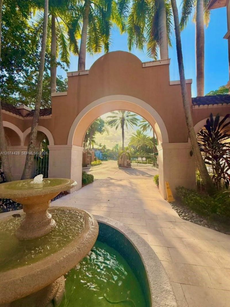 19701 E Country Club Dr , Unit 5605, Aventura, FL 33180 Photo