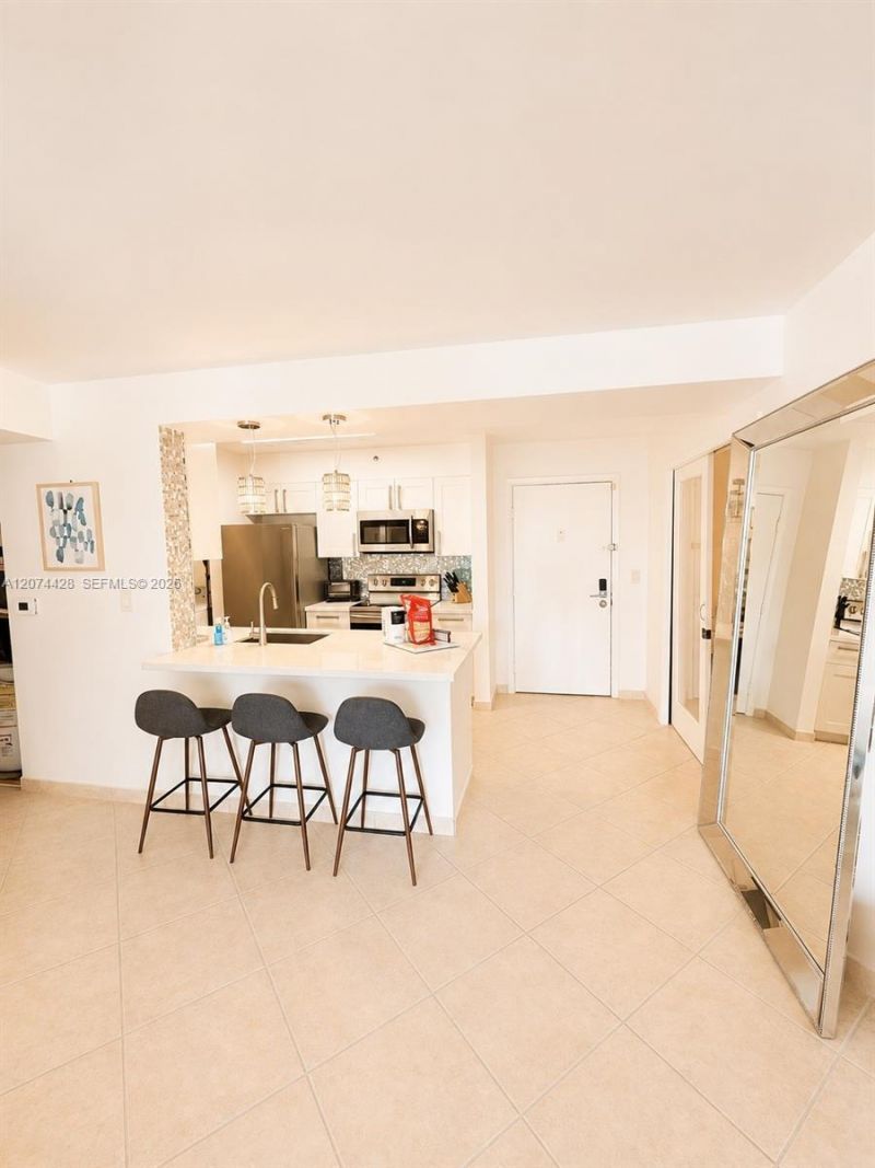 19701 E Country Club Dr , Unit 5605, Aventura, FL 33180 Photo