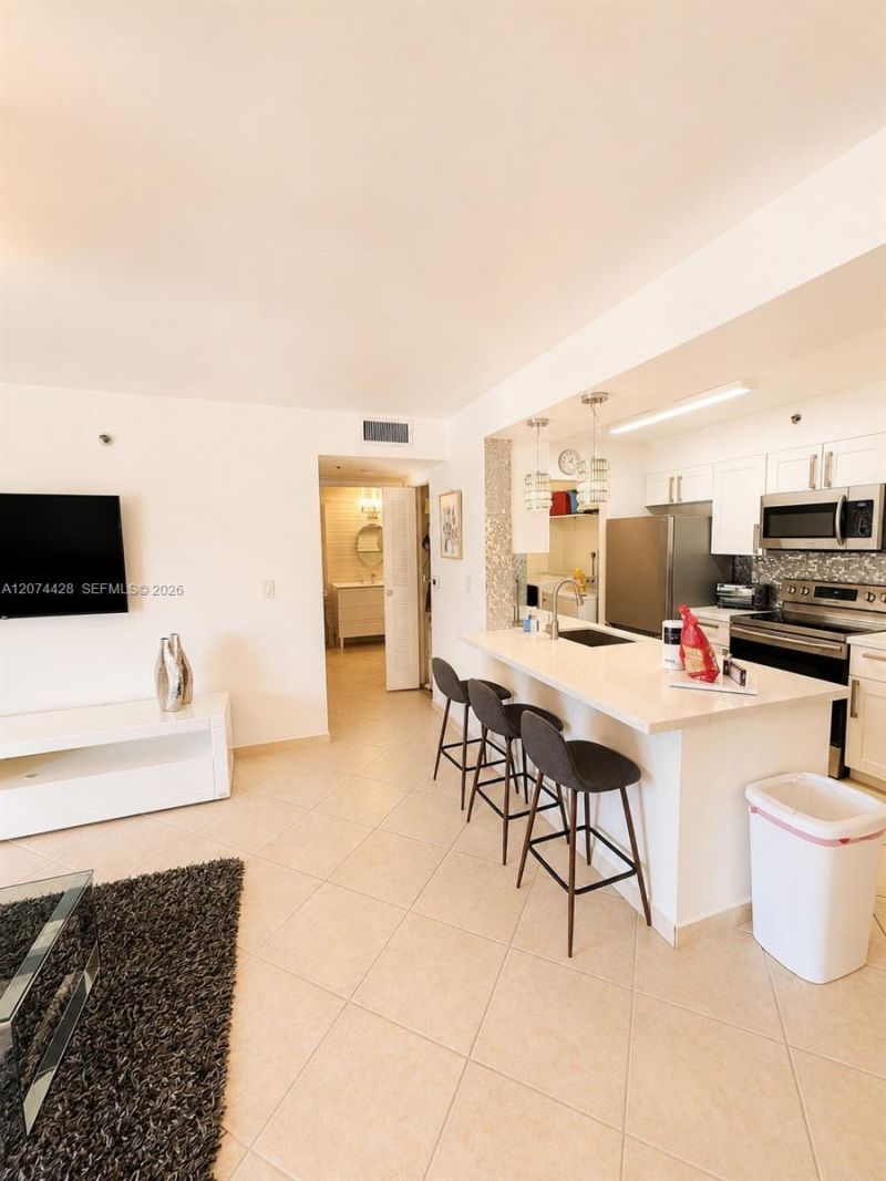 19701 E Country Club Dr , Unit 5605, Aventura, FL 33180 Photo