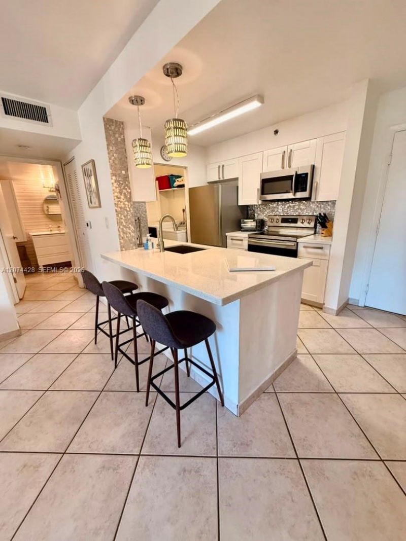 19701 E Country Club Dr , Unit 5605, Aventura, FL 33180 Photo