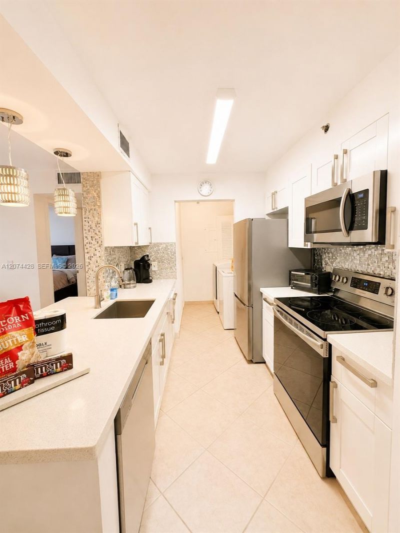 19701 E Country Club Dr , Unit 5605, Aventura, FL 33180 Photo