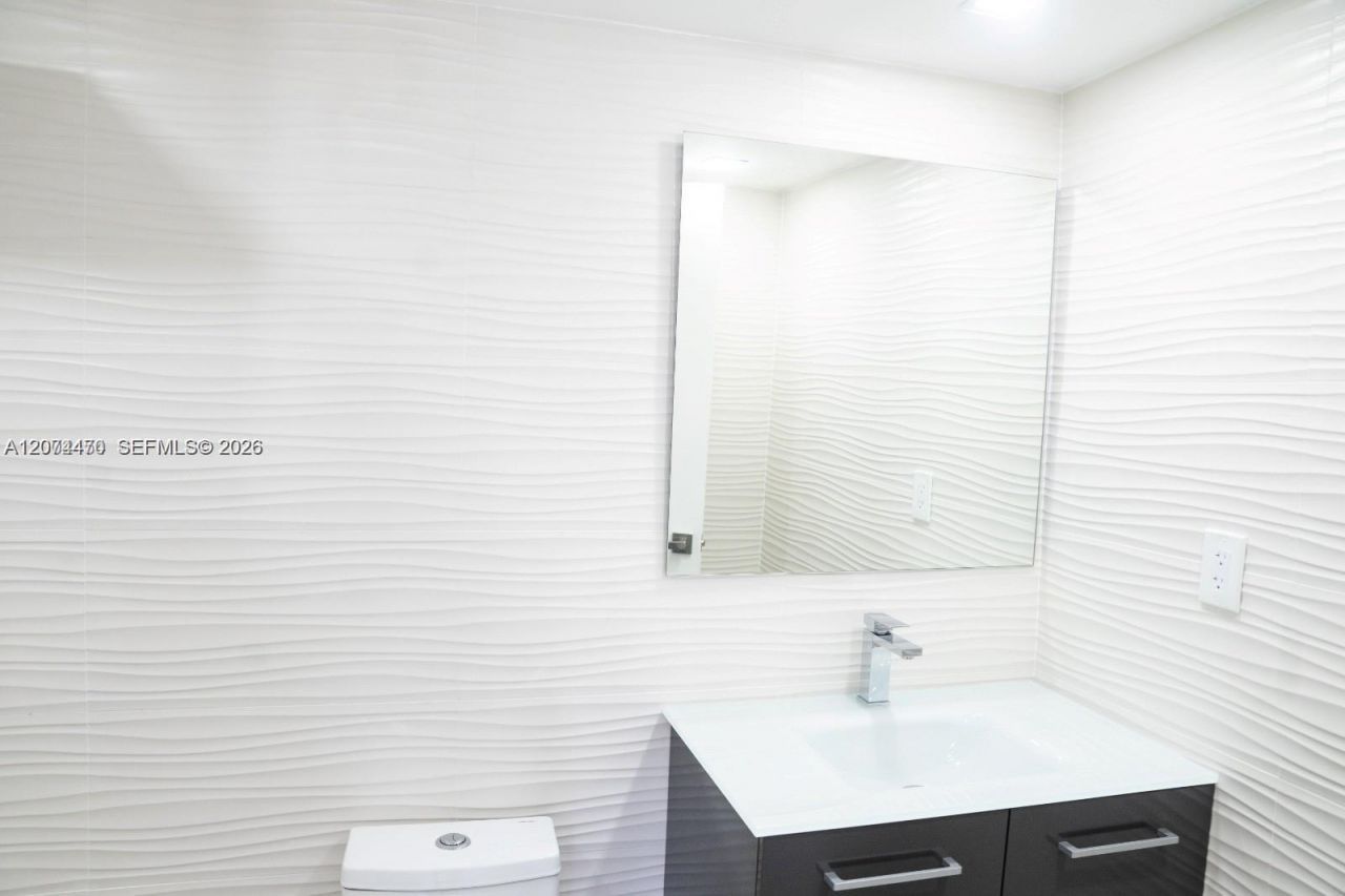 220 SW 9th Ave , Unit 306, Hallandale Beach, FL 33009 Photo