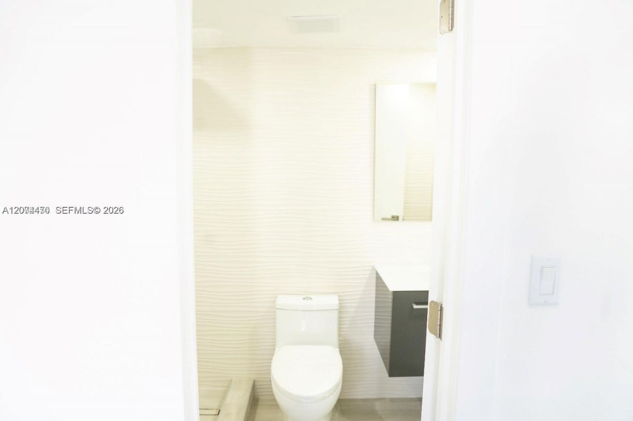 220 SW 9th Ave , Unit 306, Hallandale Beach, FL 33009 Photo