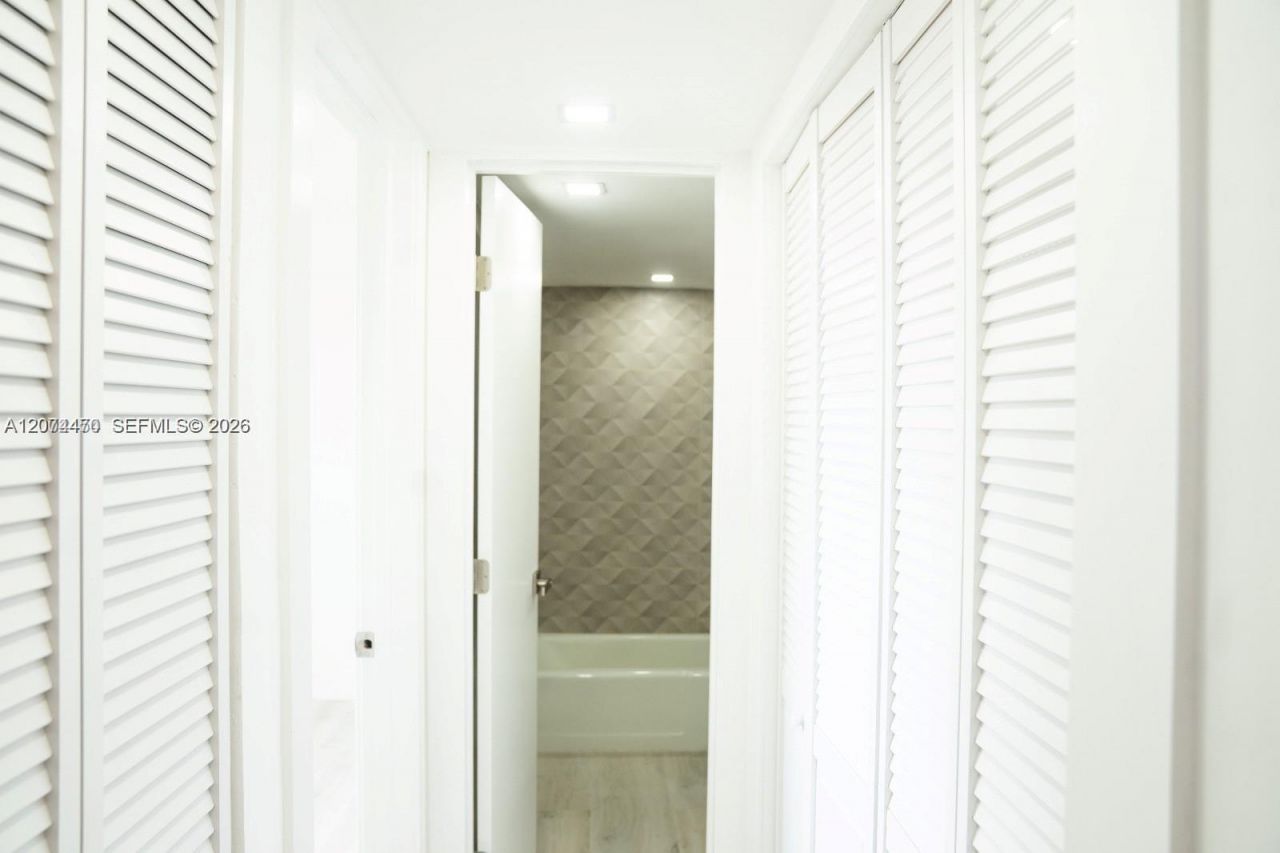 220 SW 9th Ave , Unit 306, Hallandale Beach, FL 33009 Photo