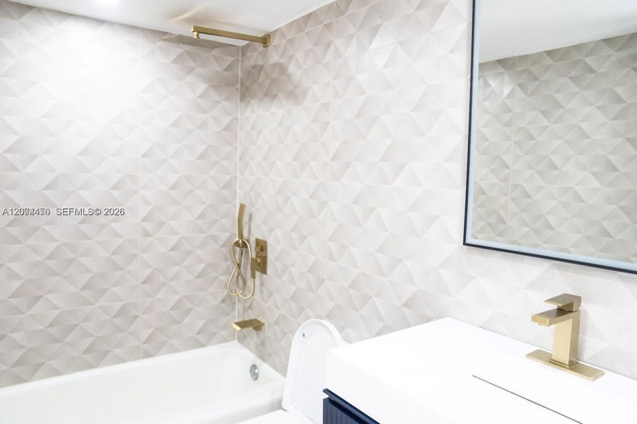 220 SW 9th Ave , Unit 306, Hallandale Beach, FL 33009 Photo