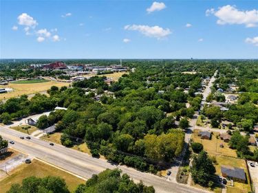 2633 E Ledbetter Drive , Dallas, TX 75216