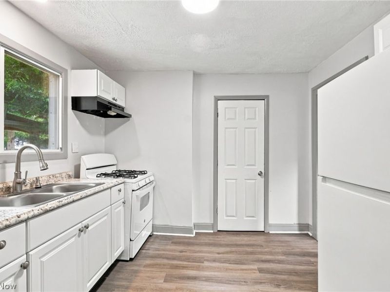 1000 Lovers Lane, Akron, OH 44306 Photo 14