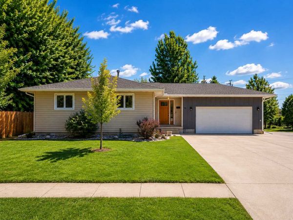 90 Forest Avenue N, Fargo, ND 58102