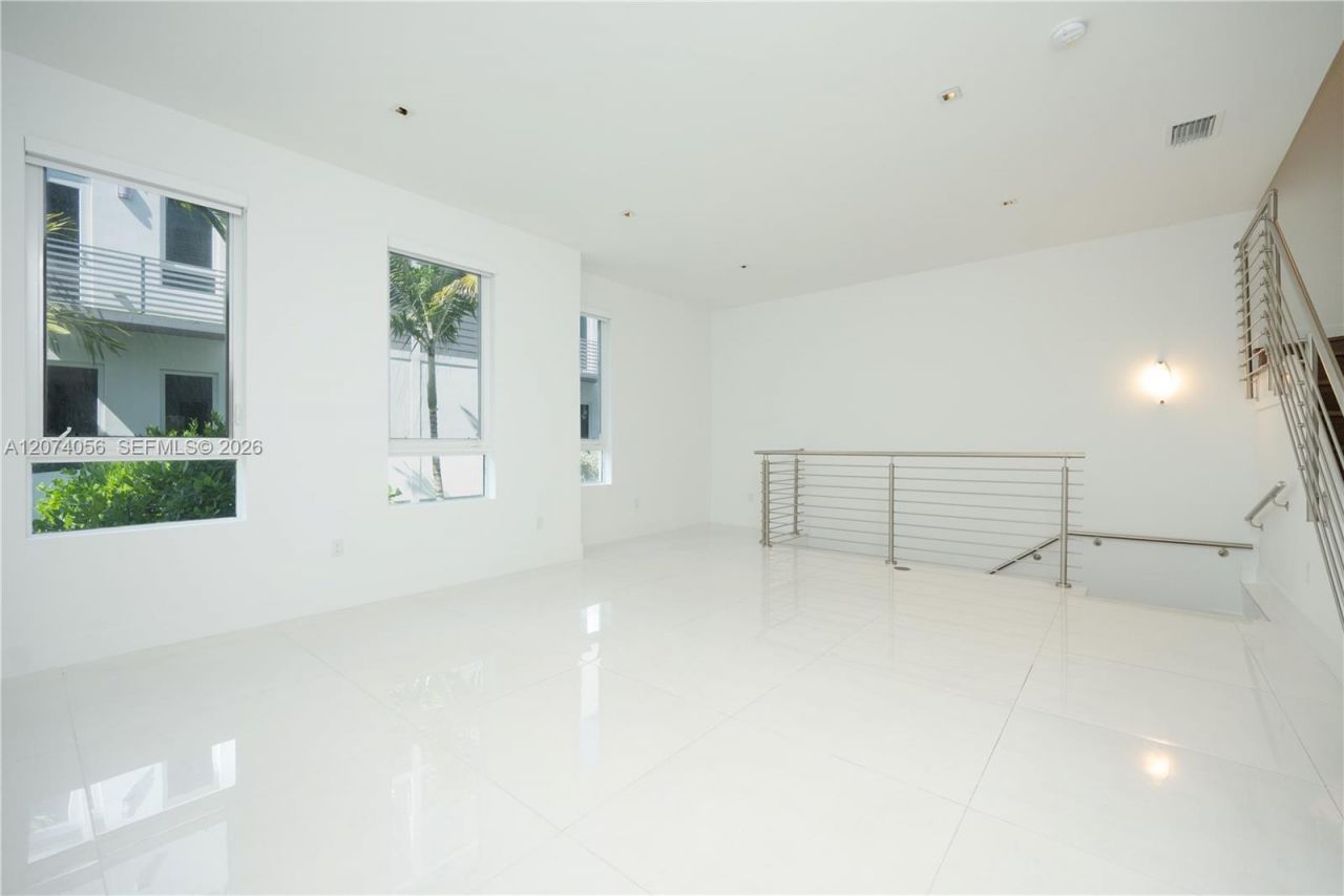 9165 NW 33rd St , Unit 9165, Doral, FL 33172 Photo