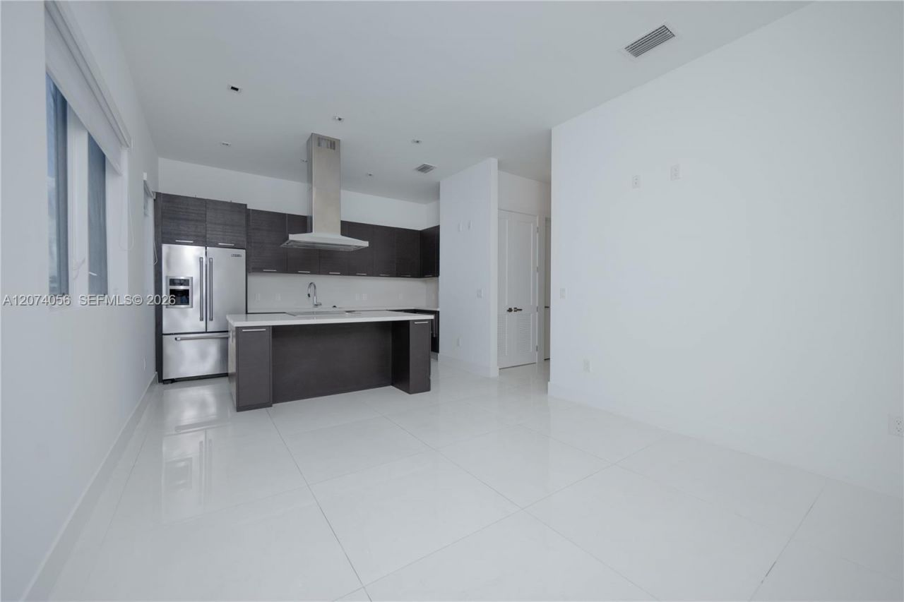 9165 NW 33rd St , Unit 9165, Doral, FL 33172 Photo