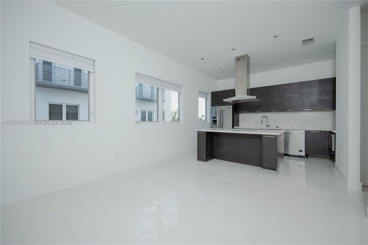 9165 NW 33rd St , Unit 9165, Doral, FL 33172 Photo