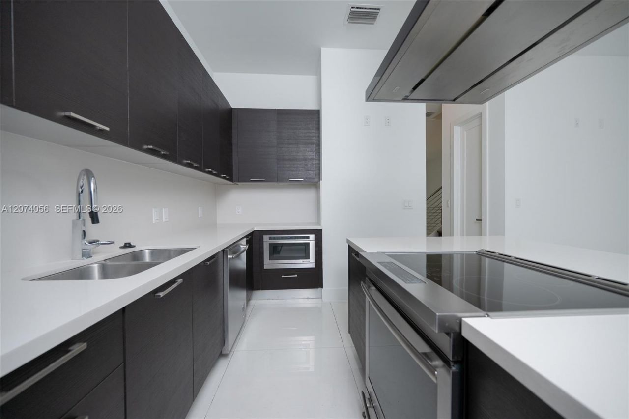 9165 NW 33rd St , Unit 9165, Doral, FL 33172 Photo