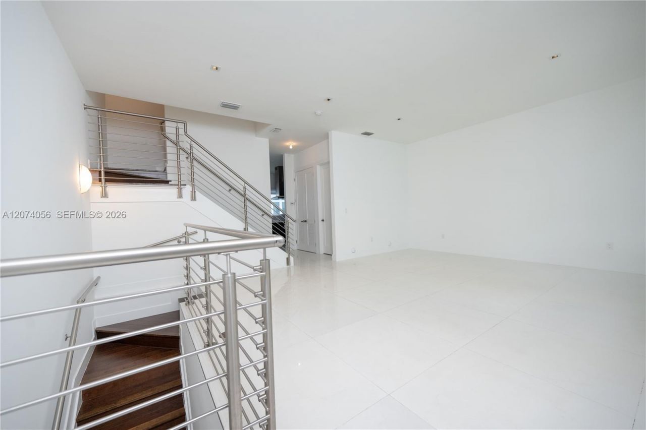 9165 NW 33rd St , Unit 9165, Doral, FL 33172 Photo