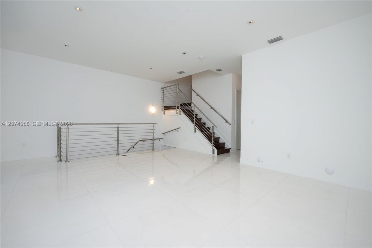 9165 NW 33rd St , Unit 9165, Doral, FL 33172 Photo
