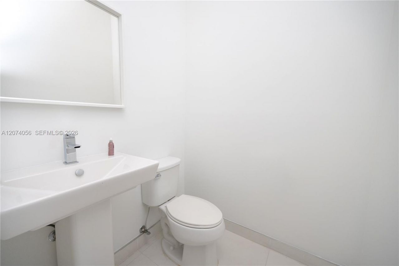 9165 NW 33rd St , Unit 9165, Doral, FL 33172 Photo