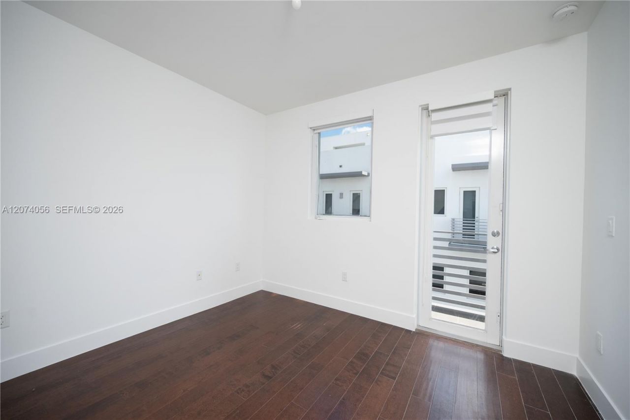 9165 NW 33rd St , Unit 9165, Doral, FL 33172 Photo