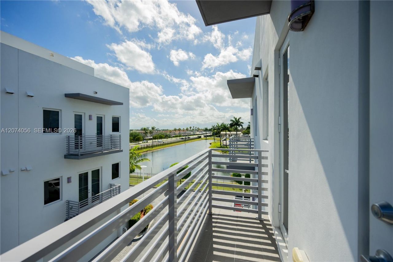 9165 NW 33rd St , Unit 9165, Doral, FL 33172 Photo