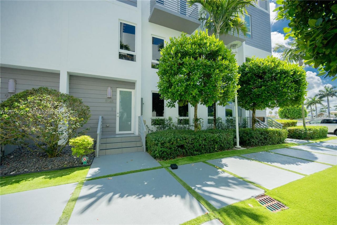 9165 NW 33rd St , Unit 9165, Doral, FL 33172 Photo