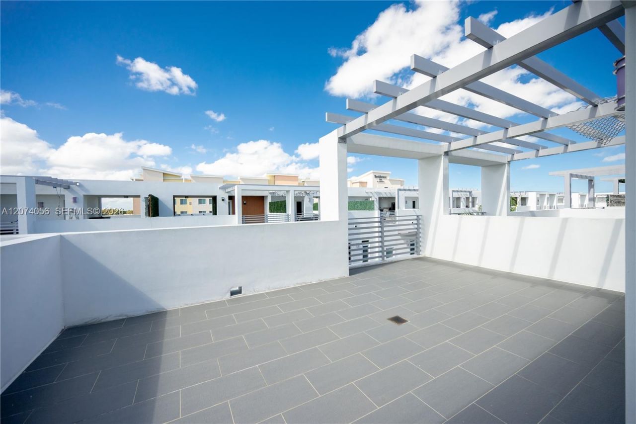 9165 NW 33rd St , Unit 9165, Doral, FL 33172 Photo