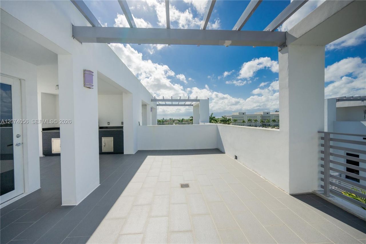 9165 NW 33rd St , Unit 9165, Doral, FL 33172 Photo