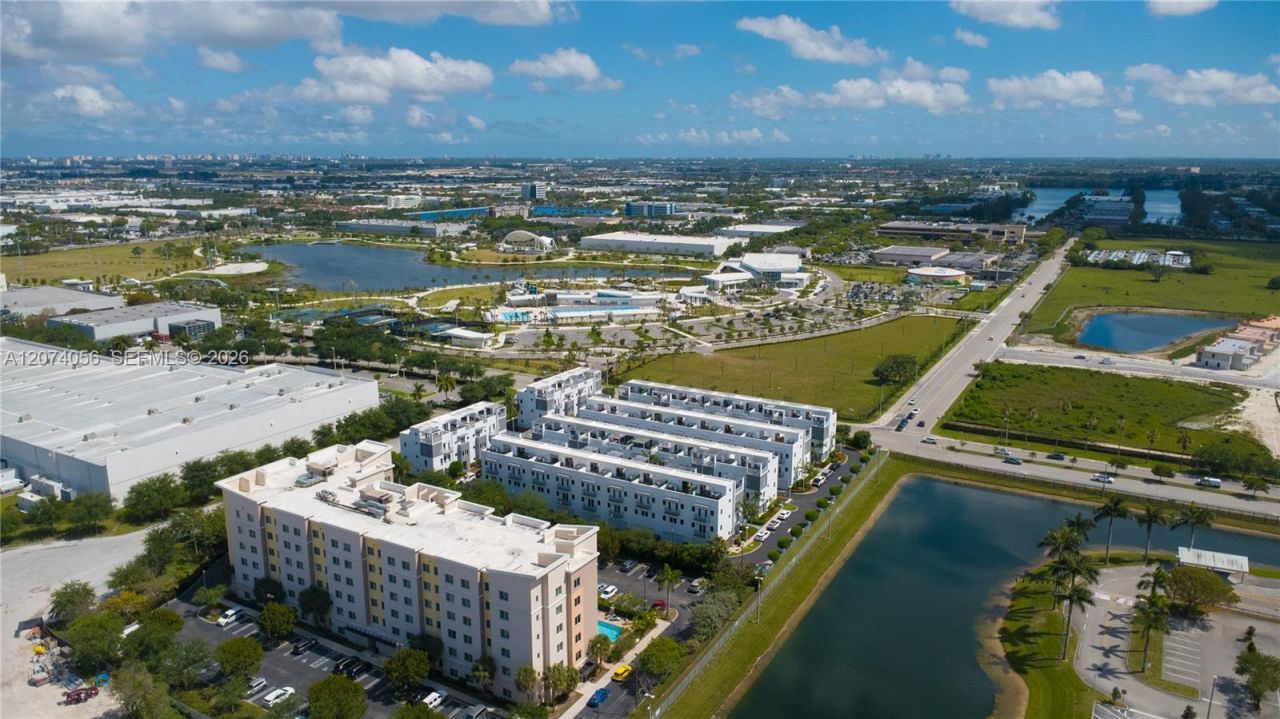 9165 NW 33rd St , Unit 9165, Doral, FL 33172 Photo
