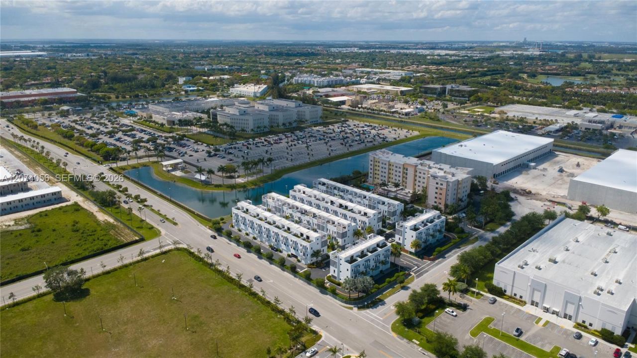 9165 NW 33rd St , Unit 9165, Doral, FL 33172 Photo