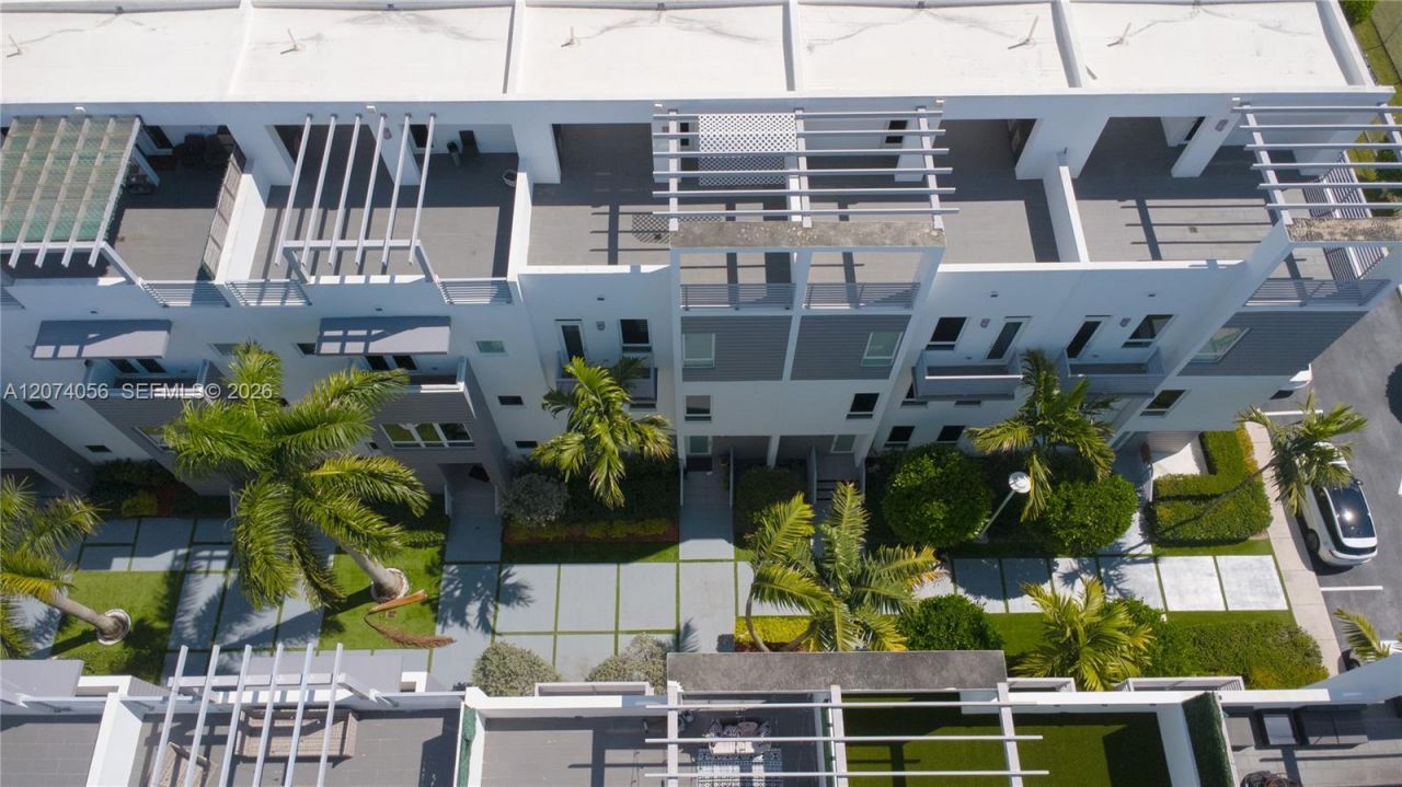 9165 NW 33rd St , Unit 9165, Doral, FL 33172 Photo