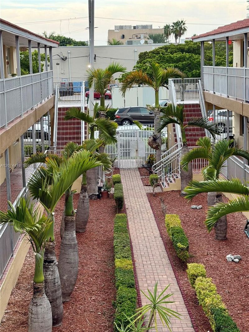7400 Harding Ave , Unit 20, Miami Beach, FL 33141 Photo