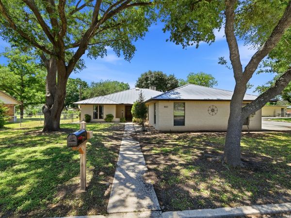 901 Gentilz, Castroville, TX 78009