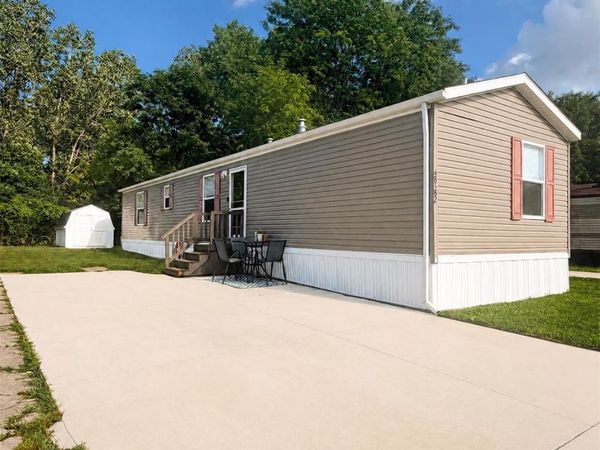 48582 Lakeview E, Shelby Township, Mi 48317