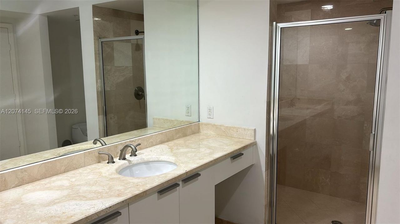 14951 Royal Oaks Ln , Unit 702, North Miami, FL 33181 Photo