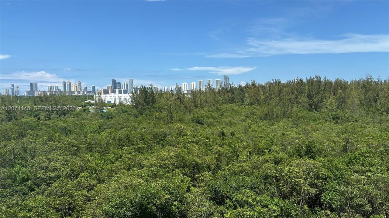 14951 Royal Oaks Ln , Unit 702, North Miami, FL 33181 Photo