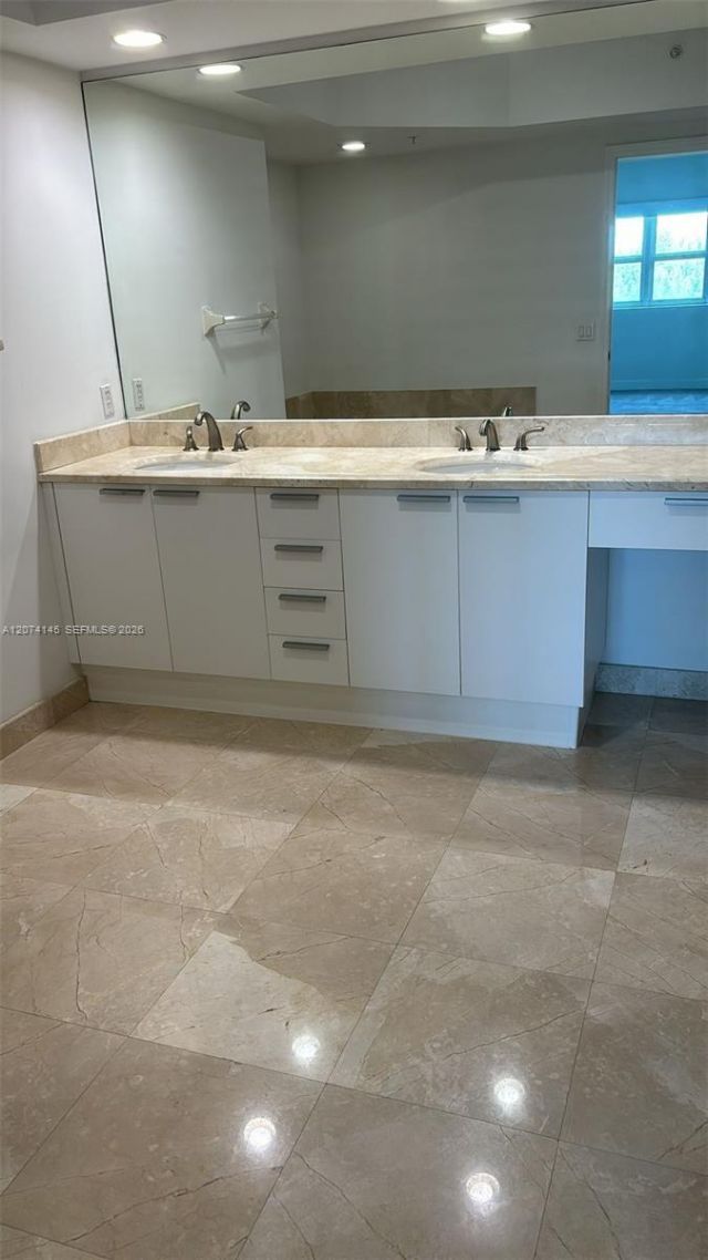 14951 Royal Oaks Ln , Unit 702, North Miami, FL 33181 Photo
