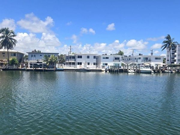 8024 Tatum Waterway Dr , Unit 6B, Miami Beach, FL 33141