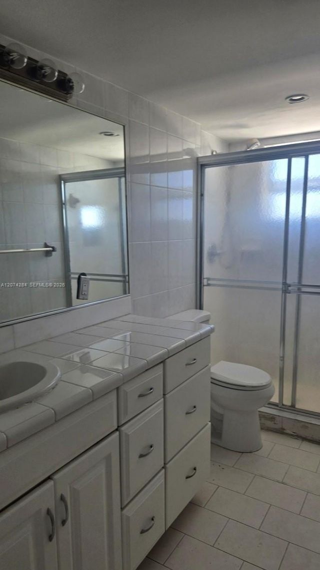 8024 Tatum Waterway Dr , Unit 6B, Miami Beach, FL 33141 Photo
