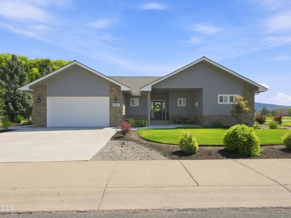 980 Harbor Isle Boulevard, Klamath Falls, OR 97601