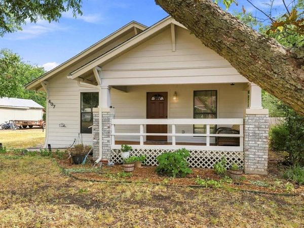 407 E Bois D Arc Street, Leonard, TX 75452