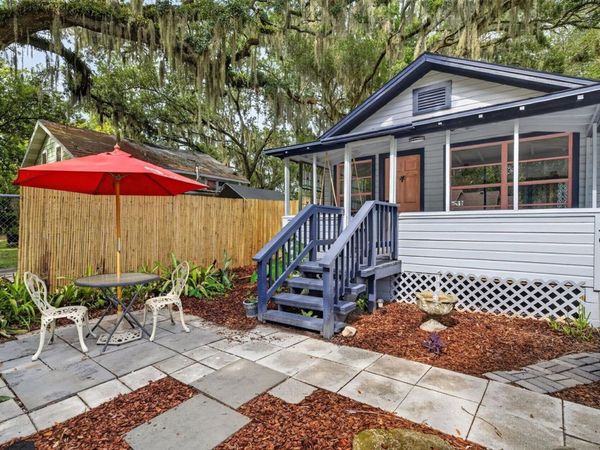 140 N JOHNS STREET , MOUNT DORA, FL 32757