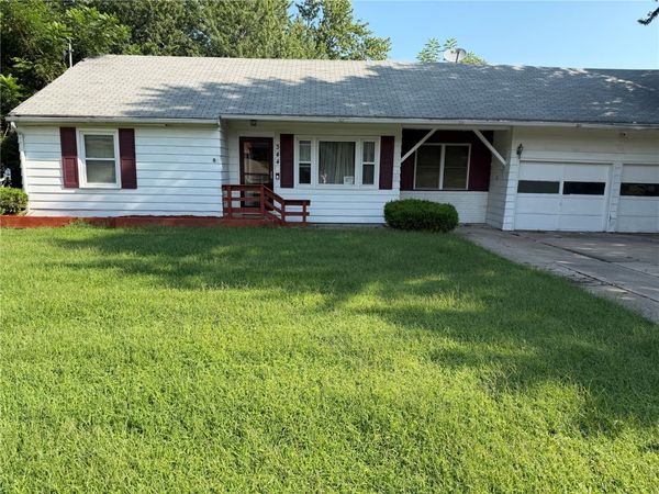344 SW 28th Avenue , Cedar Rapids, IA 52404