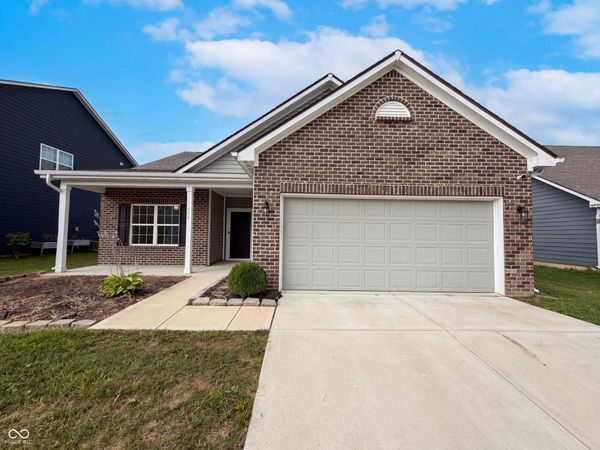 594 Geronimo Drive , Greenfield, IN 46140