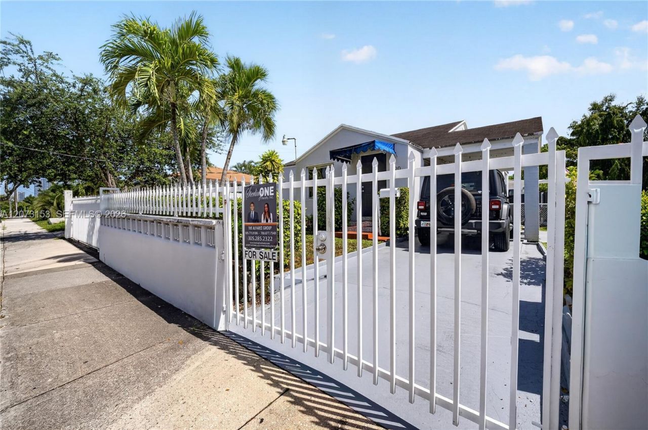 1120 SW 12th St , Miami, FL 33129 Photo
