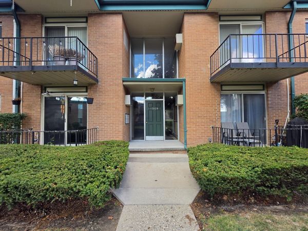 1968 Axtell Drive, Unit 1, Troy, MI 48084
