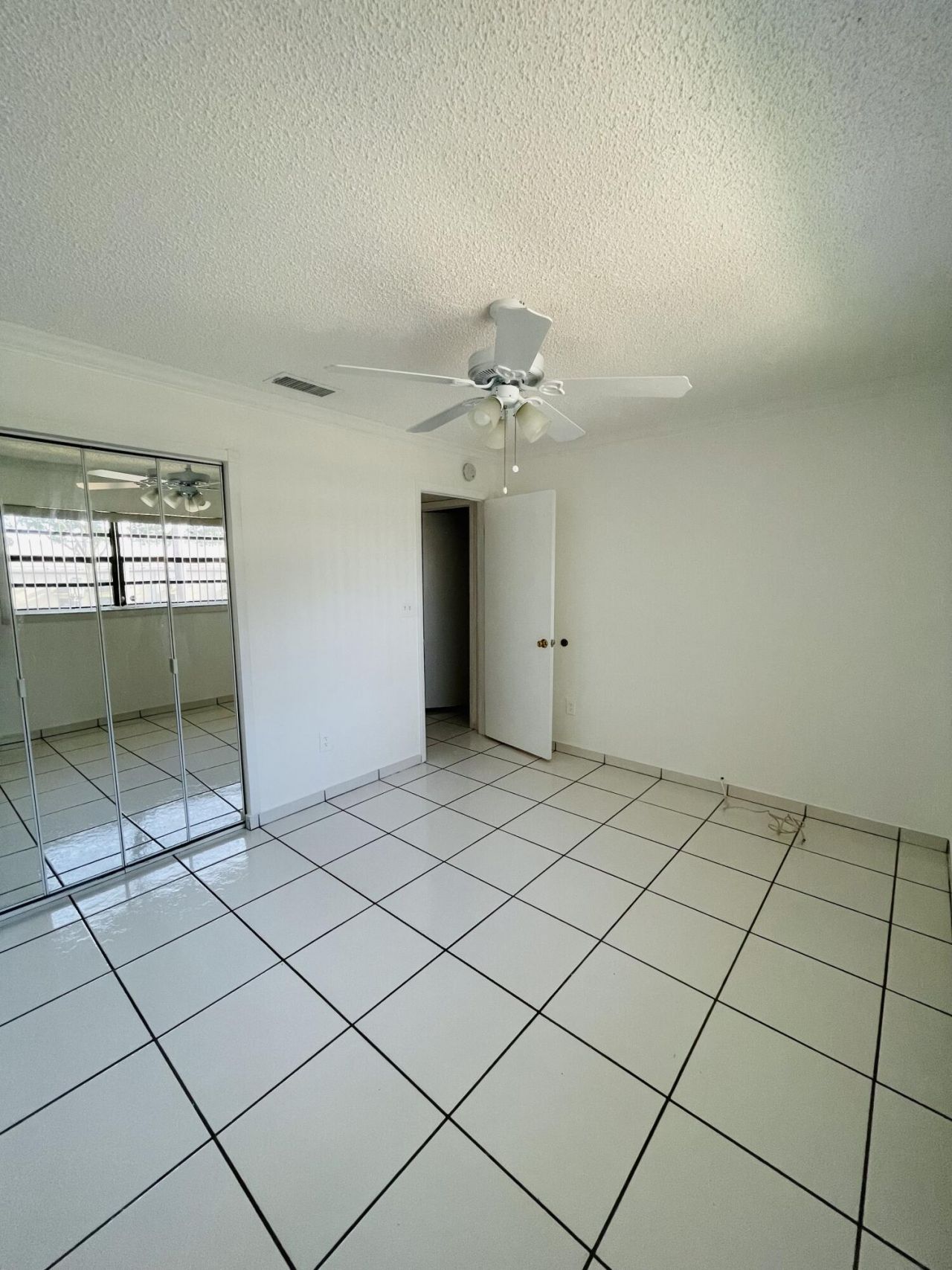 18340 Mediterranean Boulevard, Unit 2806, Hialeah, FL 33015 Photo