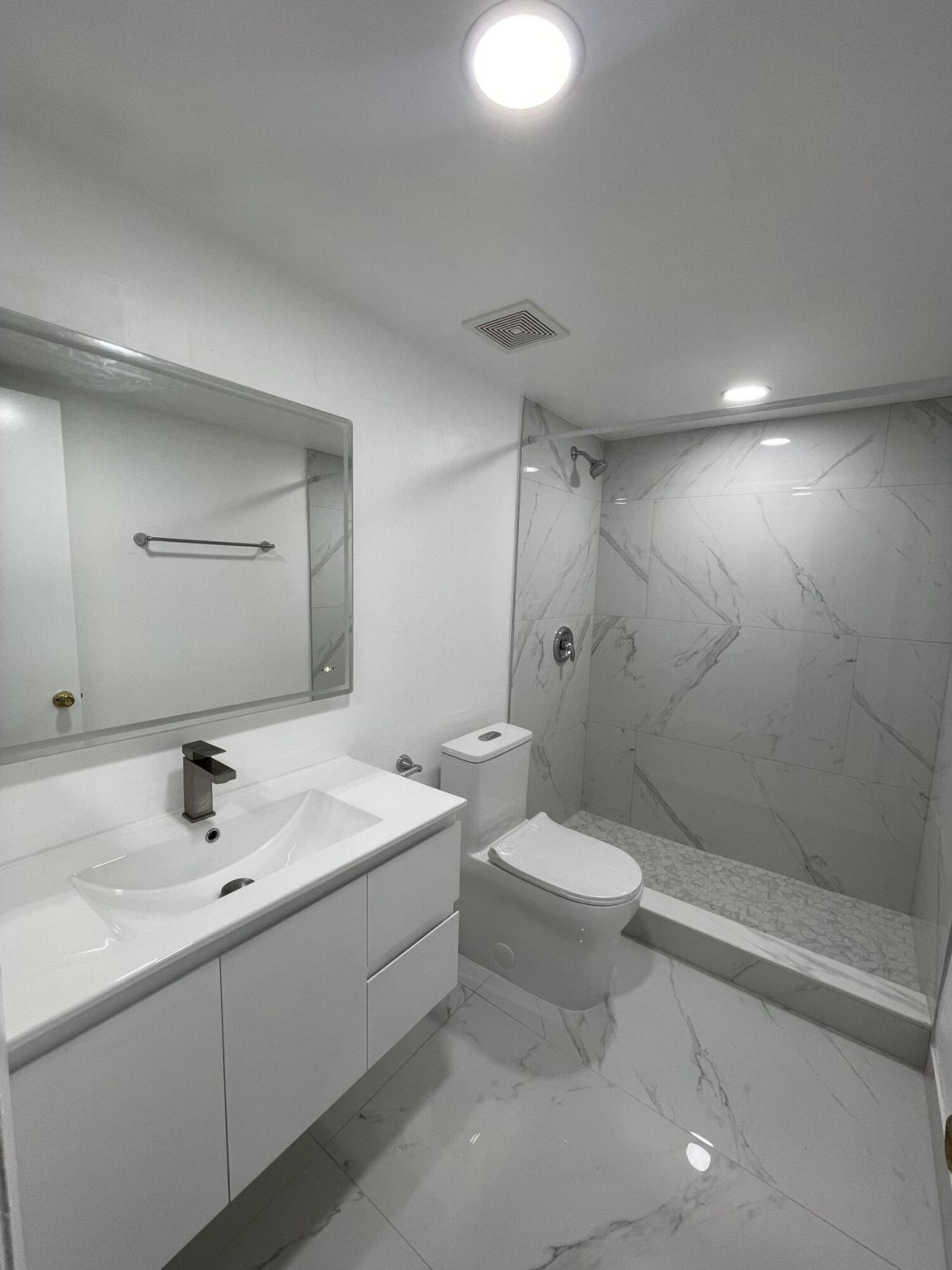 18340 Mediterranean Boulevard, Unit 2806, Hialeah, FL 33015 Photo
