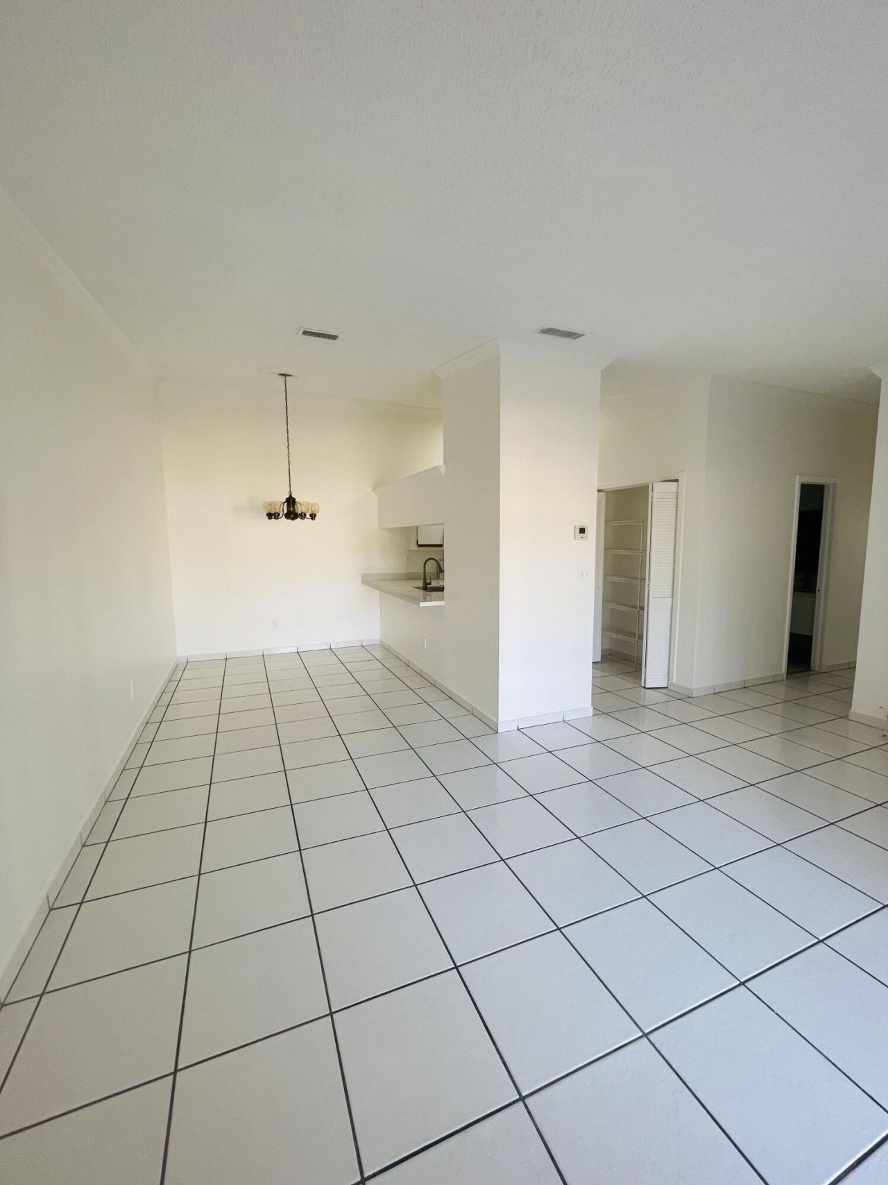 18340 Mediterranean Boulevard, Unit 2806, Hialeah, FL 33015 Photo