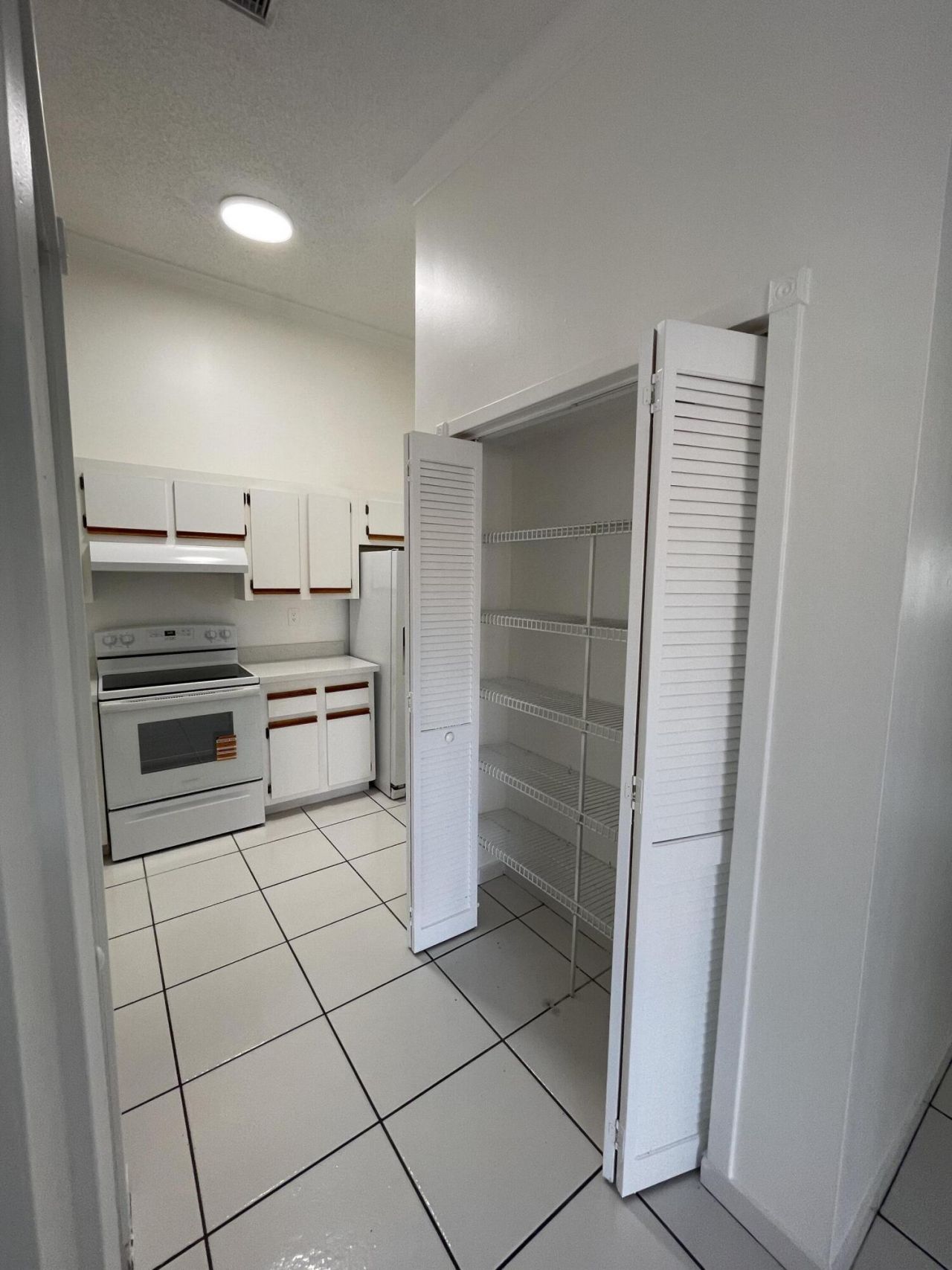 18340 Mediterranean Boulevard, Unit 2806, Hialeah, FL 33015 Photo