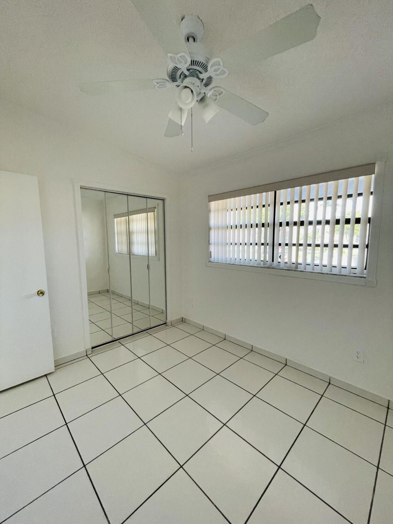 18340 Mediterranean Boulevard, Unit 2806, Hialeah, FL 33015 Photo