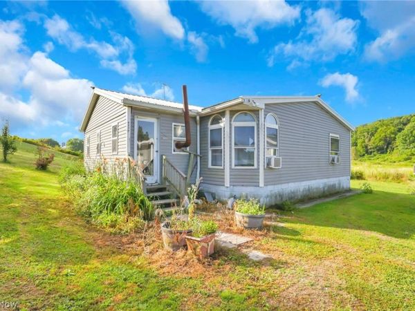 4230 Arbor Road NE, Mechanicstown, OH 44651