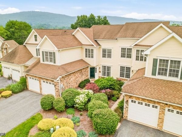 56 Briar Ct, Hardyston, NJ 07419